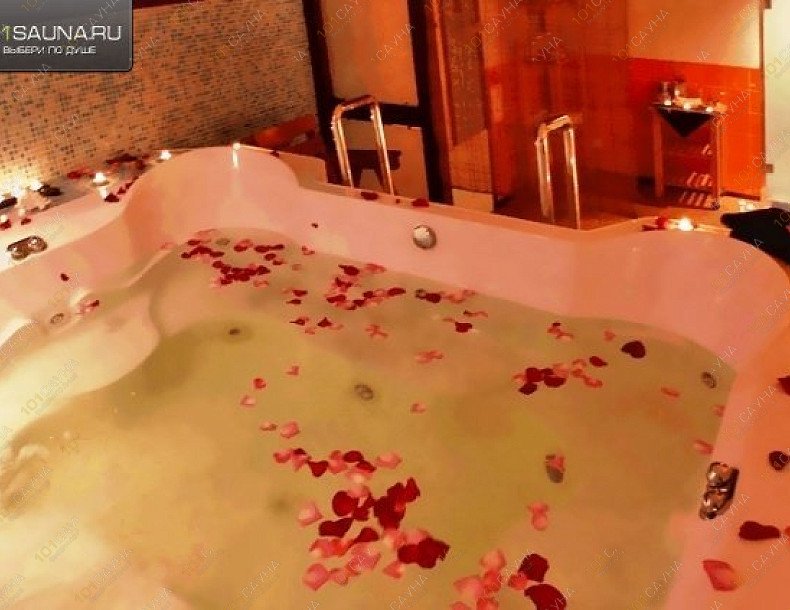 Оздоровительный Центр Лотос СПА Клаб, в Санкт-Петербурге, Новолитовская, 15 А | Бассейн с водопадом в Лотос СПА Клаб | 1001sauna.com