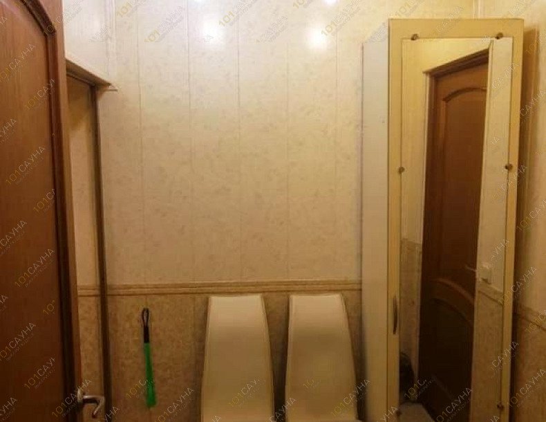 Сауна на Литейном, в Санкт-Петербурге, Литейный проспект, 30 (вход под арку во двор) | Коридор и вешалка в сауне на Литейном | 1001sauna.com