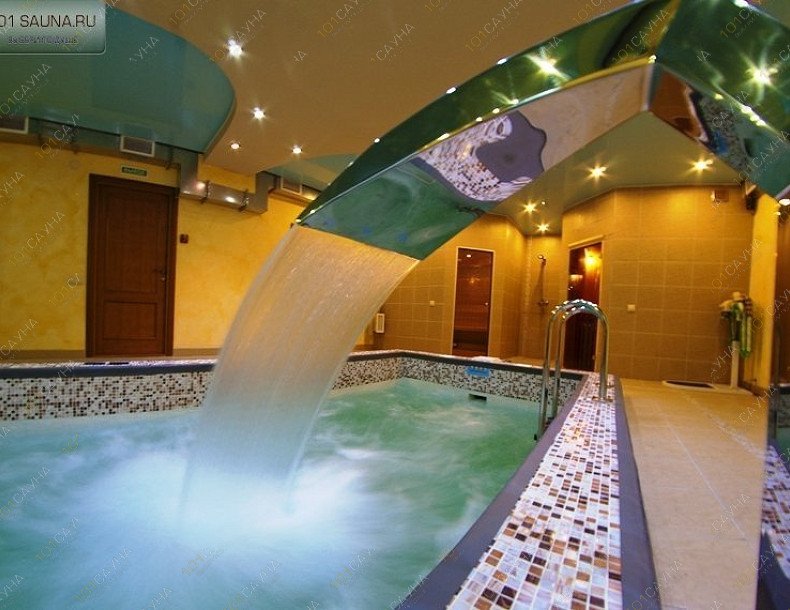 Сауна в гостевом доме Москвич, в Барнауле, Ясная, 78 | Сауна в отеле Москвич. Барнаул. Адрес: Ясная, 78 | Каталог: бани и сауны Барнаула. Фотография: бассейн с водопадом | 1001sauna.com