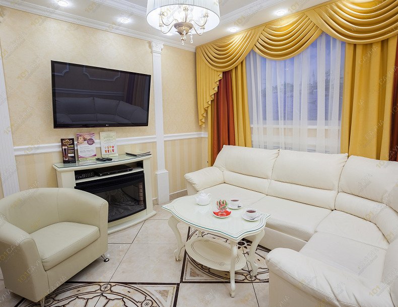 Сауна Столица Поморья, в Архангельске, Набережная Северной Двины, 88 | комната отдыха с камином | 1001sauna.com