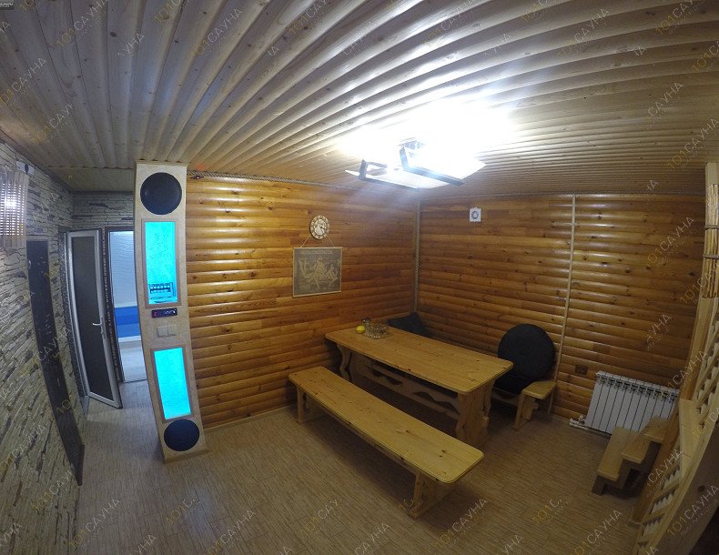 Сауна Кипарис, в Армавире, Россия, город Армавир (Центральная, 1 ориентир: Урупский мост) | Комната отдыха с телевизором и аудиосистемой на первом этаже. | 1001sauna.com