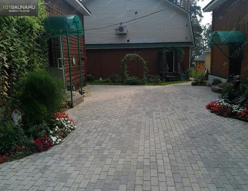 Комплекс Лосиный остров, в Ижевске, Якшур Бодьинский тракт, 8/11 | Внутренний двор | 1001sauna.com