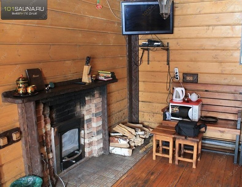 Коттедж с баней Бухта, в Уфе, Базисный проезд 4а | Большой номер. 1-й этаж. Фото: камин | 1001sauna.com