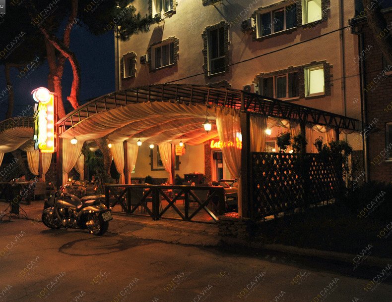 Сауны в СПА отеле Максимус, в Анапе, Самбурова, 12 | центральный вход | 1001sauna.com