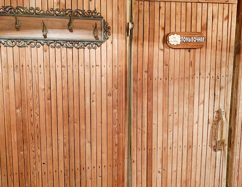 Сауна на турбазе Домостроитель, в Энгельсе, пос. Лесной, п-ов Сазанка, турбаза Домостроитель | Раздевалка | 1001sauna.com