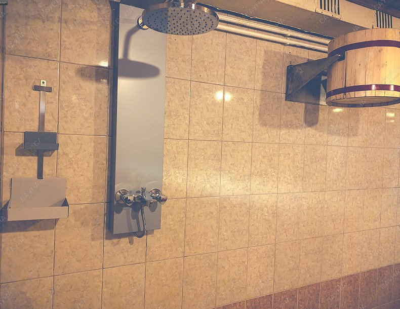 Сауна на турбазе Домостроитель, в Энгельсе, пос. Лесной, п-ов Сазанка, турбаза Домостроитель | Просторная душевая | 1001sauna.com