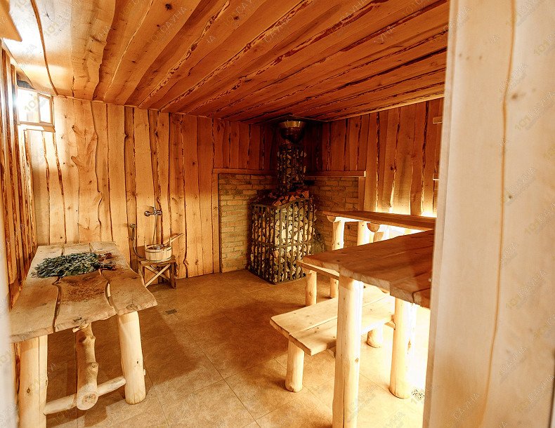 Банный комплекс Лесная Здрава, в Кургане, пст Усть-Утяк, улица Курортная, 1 | Наша просторная парилка с отдельным столом для парения | 1001sauna.com