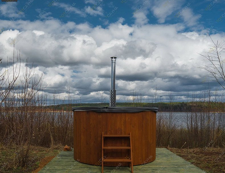 Баня на базе отдыха Вохотка, в Санкт-Петербурге, 68-й км Приозерского шоссе, деревня Ольховка | Купель с джакузи на берегу Суходольского озера  | 1001sauna.com
