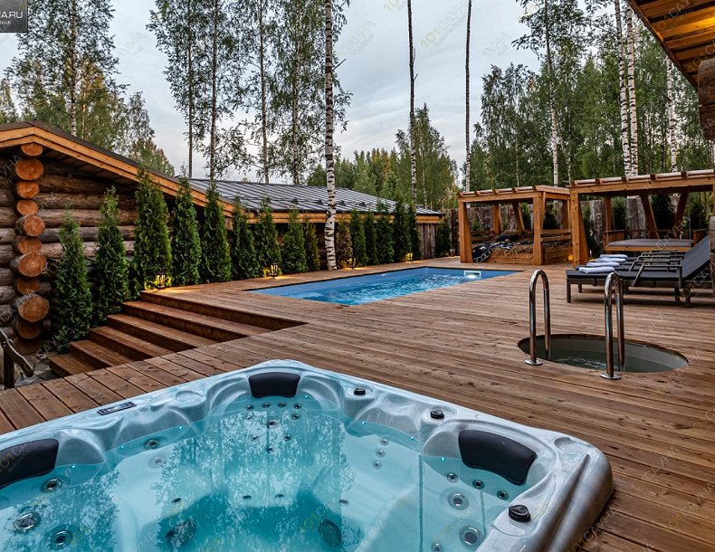 Банный клуб Yolla, в Санкт-Петербурге, Ленинградская область, Всеволожский район, деревня Колтуши, Воейковское шоссе, 2 | Бассейн и купель на террасе | 1001sauna.com