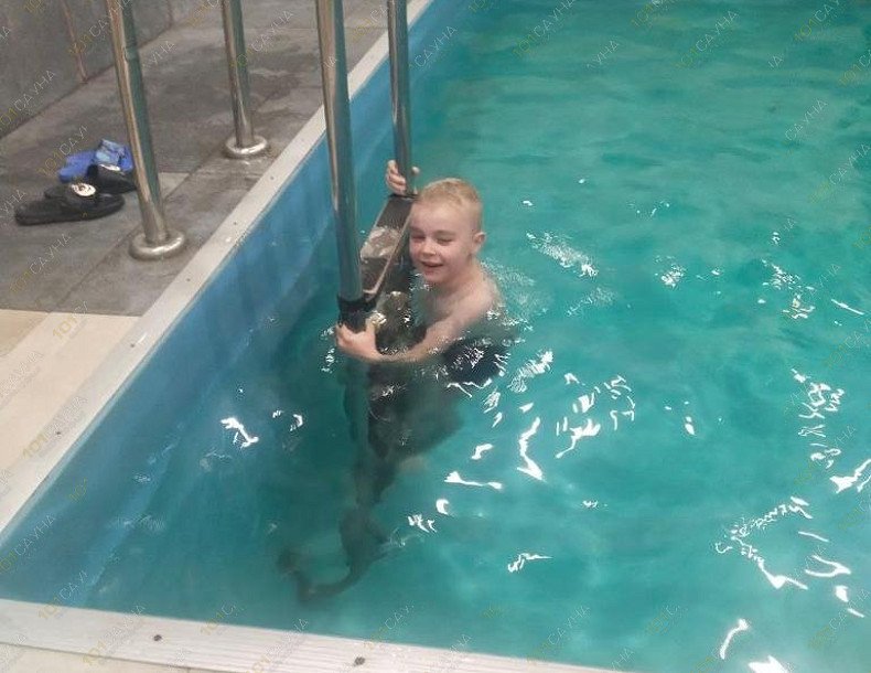 Баня Гуляй Пар, в Санкт-Петербурге, Лоцманская, 20 | Плавательный бассейн с подсветкой в бане Гуляй Пар | 1001sauna.com