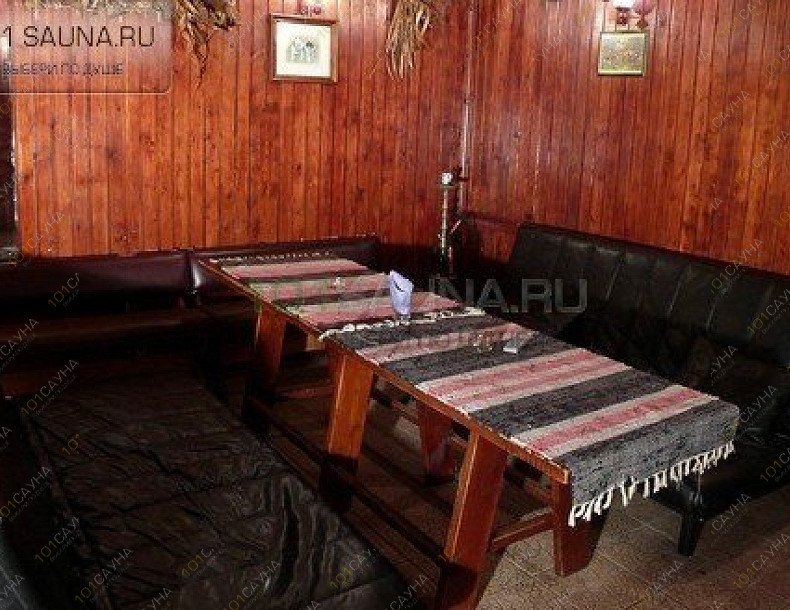 Сауна Русские парные, в Санкт-Петербурге, Энгельса проспект, 147 к1 | Просторная комната отдыха с кожаными диванами и столами в Русских парных | 1001sauna.com