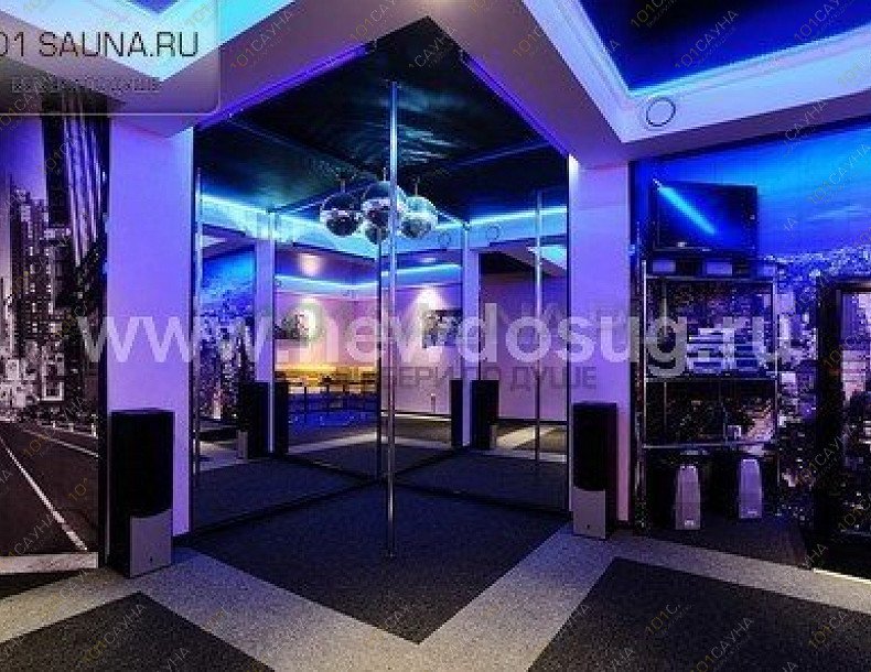 Манхеттен, Клуб-сауна 