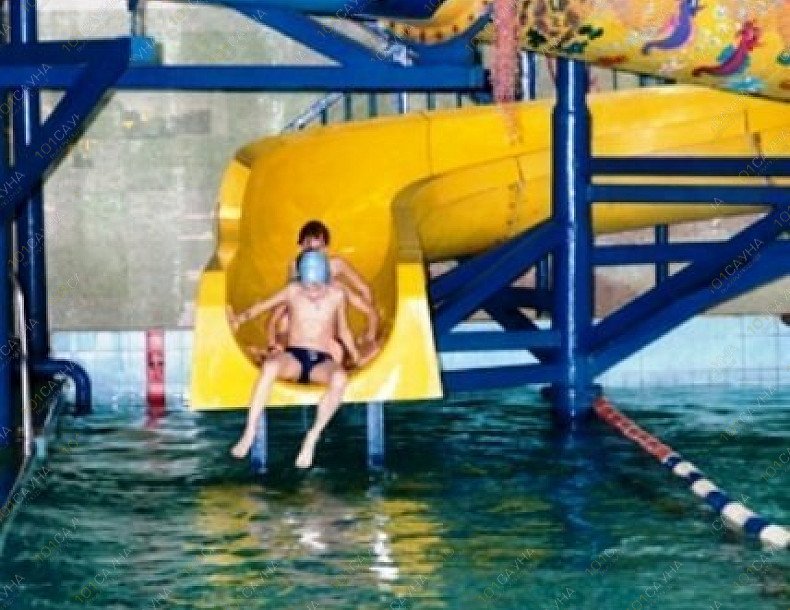 Спортивный комплекс Гавань, в Владивостоке, Крыгина, 3 | Гавань, спортивный комплекс. Владивосток. Крыгина, 3 Каталог: бани и сауны Владивостока. Фото: большой бассейн, горка | 1001sauna.com