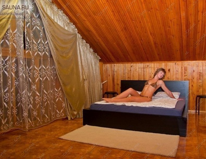 Коттедж Золотая подкова, в Новосибирске, Немировича-Данченко, 11 | Коттедж Золотая подкова. Новосибирск. ул. Немировича-Данченко, 11. Телефон: +7 (383) 286-62-54. Каталог: Бани и сауны Новосибирска. Фото: спальная комната, комната отдыха 2 | 1001sauna.com