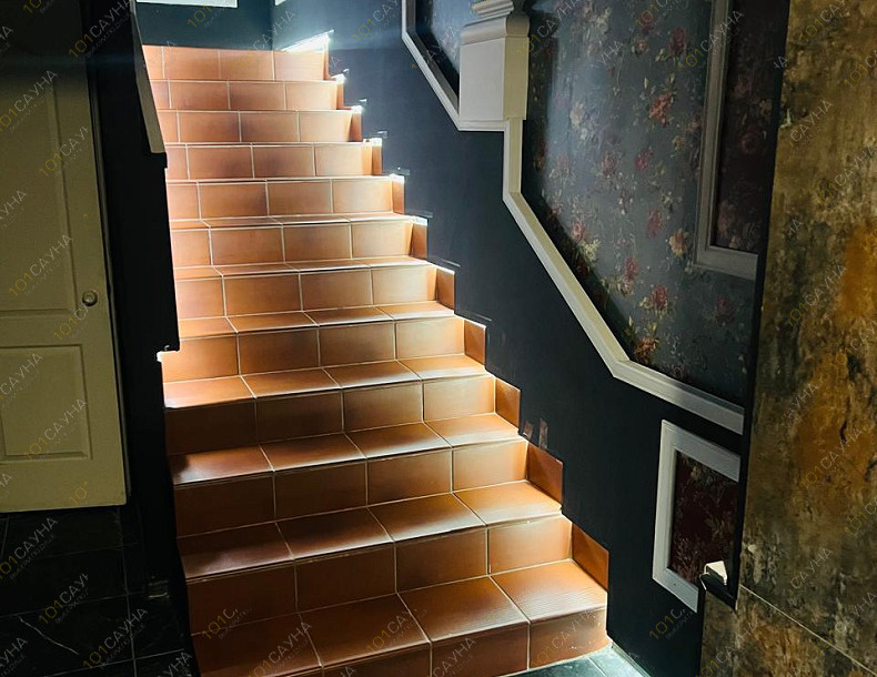 Сауна Аврора На Высотной, в Красноярске, Высотная, 2/1 | Входная лестница | 1001sauna.com