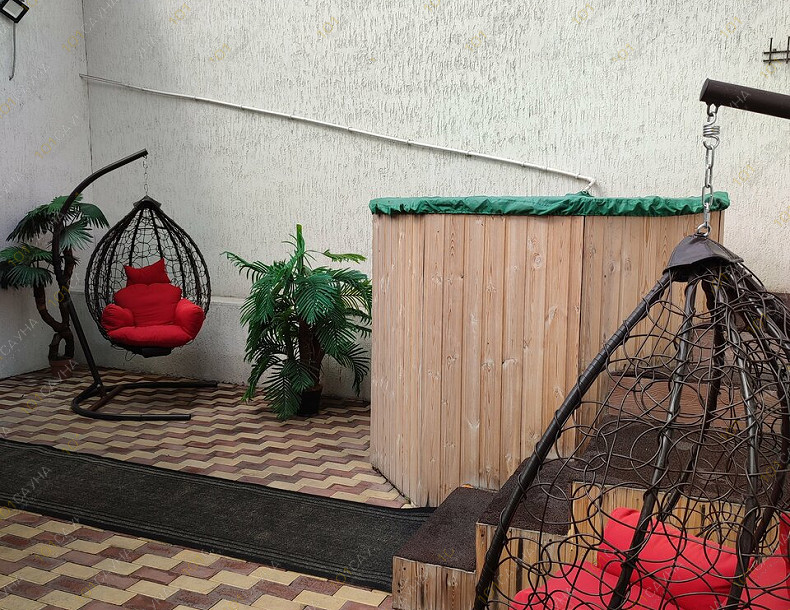 sauna Сауна Тропикана, в Абакане, ул. Кирова, 20А | Мангальная зона с подвесными креслами в сауне Тропикана в Абакане | 1001sauna.com
