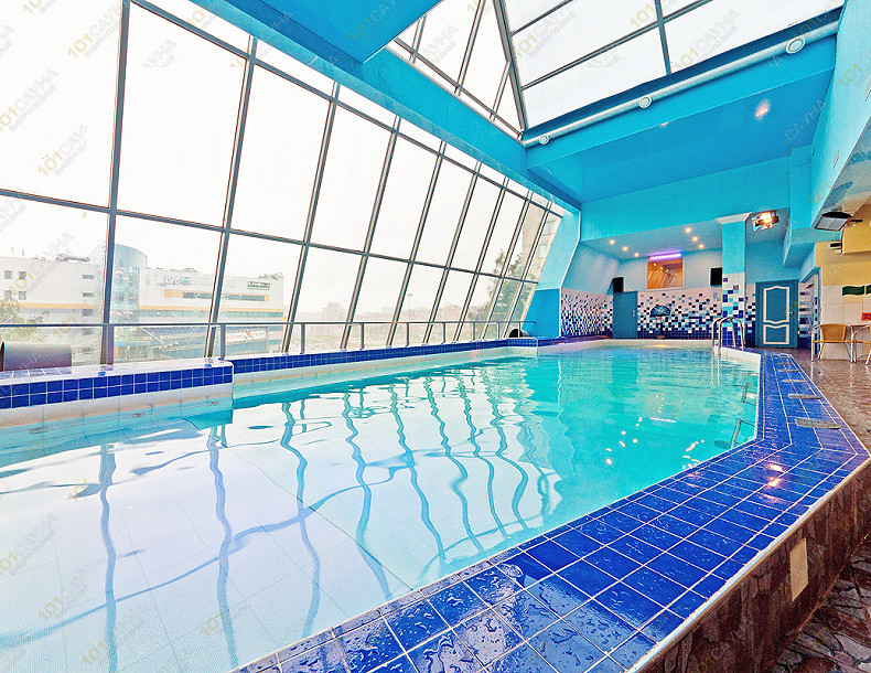 SPA-центр Комендантские бани, в Санкт-Петербурге, Байконурская, 13 к2 | Большой плавательный бассейн в Комендантских банях | 1001sauna.com