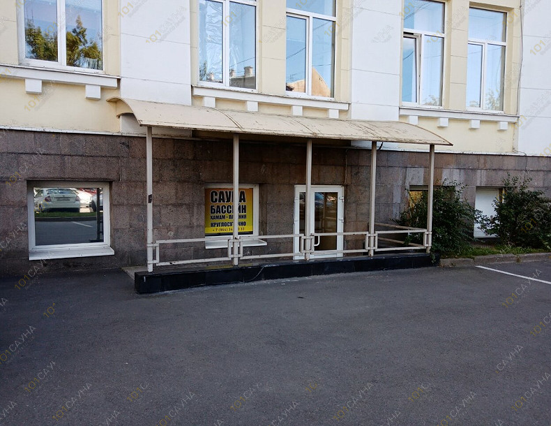 Оздоровительный центр Банька на Сердобольской, в Санкт-Петербурге, ул. Сердобольская, 64/1 | Зона отдыха с кожаными диванами и барной стойкой | 1001sauna.com