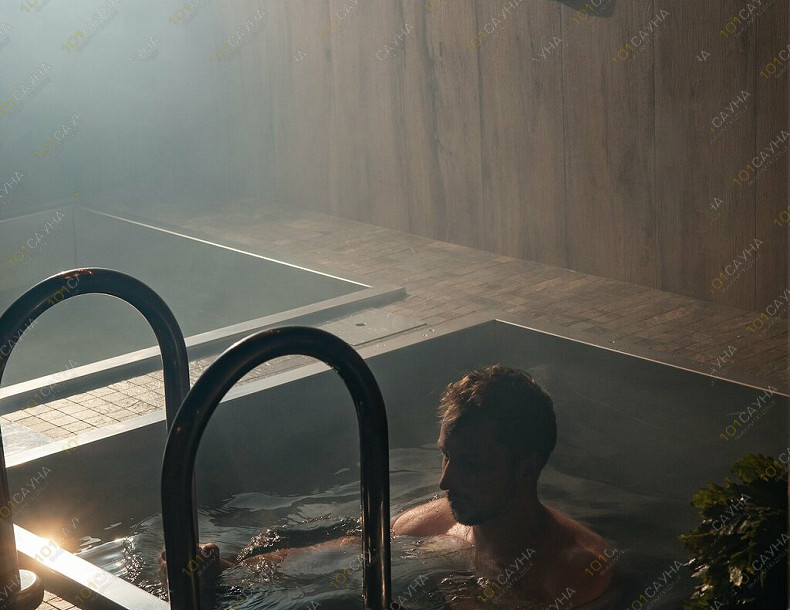 Банный SPA комплекс Брумс, в Санкт-Петербурге, Лермонтовский пр., 43/1 | Купель с логотипом Брумс в банном комплексе | 1001sauna.com