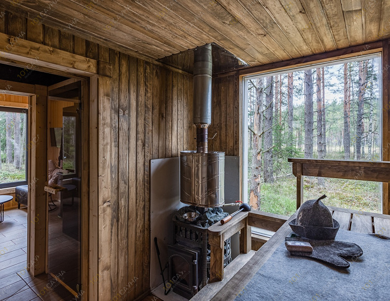Баня в коттедже Элиза Хоум, в Санкт-Петербурге, 1-й Клеверный переулок, 10 | Парная с дровяной печью и окном в лес | 1001sauna.com