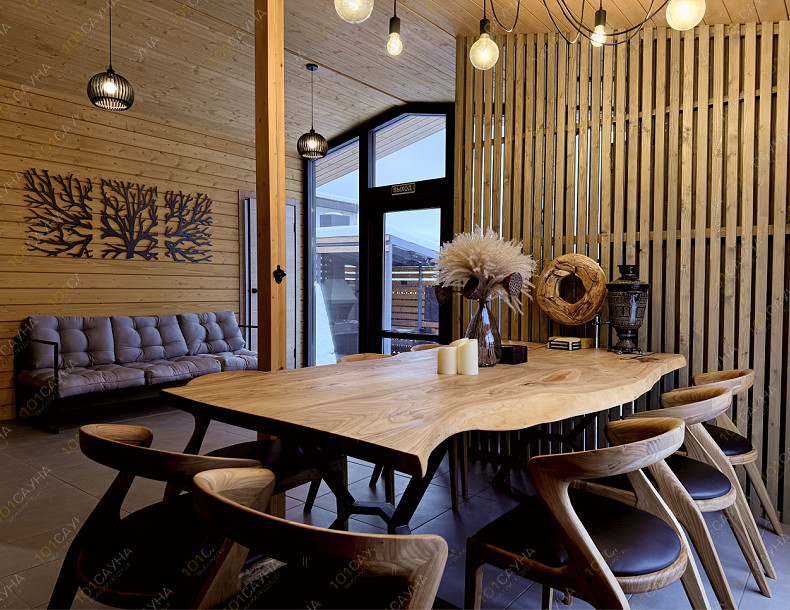 Банный комплекс Хейлофт, в Санкт-Петербурге, Ленинградская обл., д. Соржа-Рыжики, ул. Дачная, 10 | Зона отдыха с гостиной и большим деревянным столом | 1001sauna.com