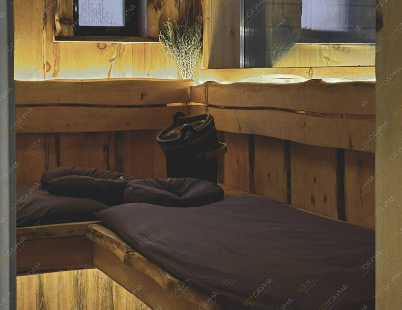 Банный комплекс Хейлофт, в Санкт-Петербурге, Ленинградская обл., д. Соржа-Рыжики, ул. Дачная, 10 | Парная, вид через дверь банного дома | 1001sauna.com