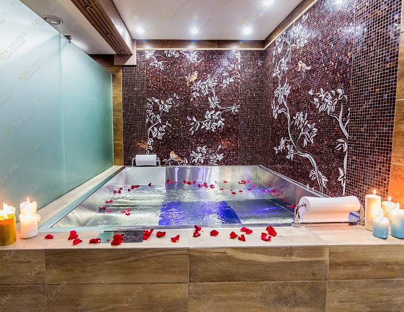 Банный комплекс Парк-отель Левада, в Санкт-Петербурге, Деревня Дранишники, участок 2 | Парк-отель Левада — джакузи с лепестками роз для романтического отдыха | 1001sauna.com